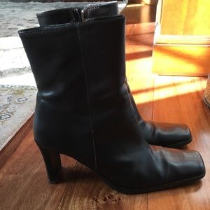 Simon Bay - Women’s square toe boots